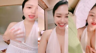 气质超棒酒窝美女！性感白色短裙！笑起来甜美，坐马桶上尿尿